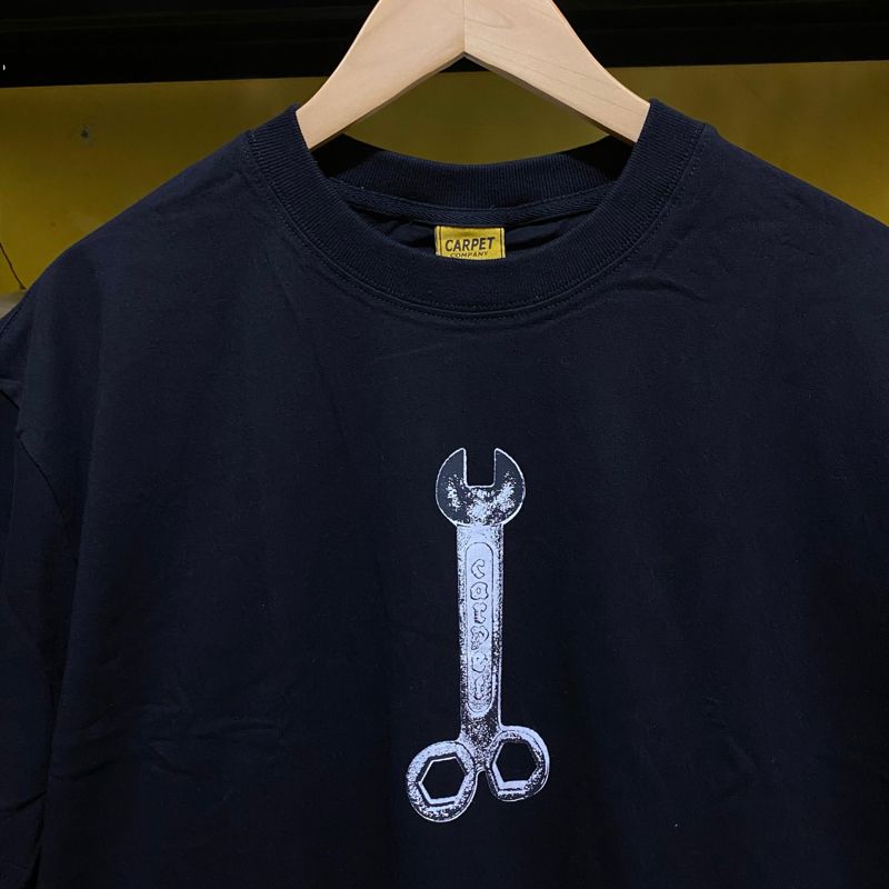 Carpet Company - D Tool Tee, foto 2