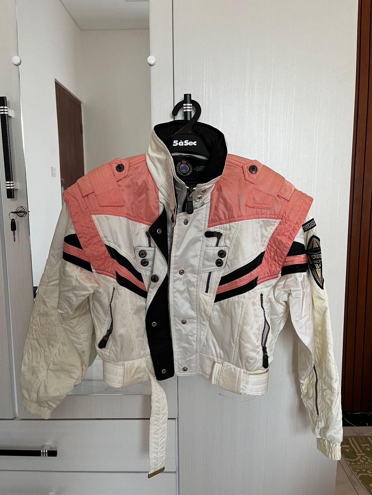 Futurist Bomber jacket Pria white pink