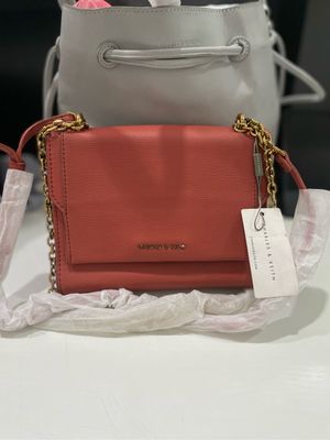 Tas charles keith bata
