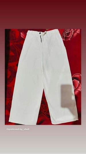 Celana levis