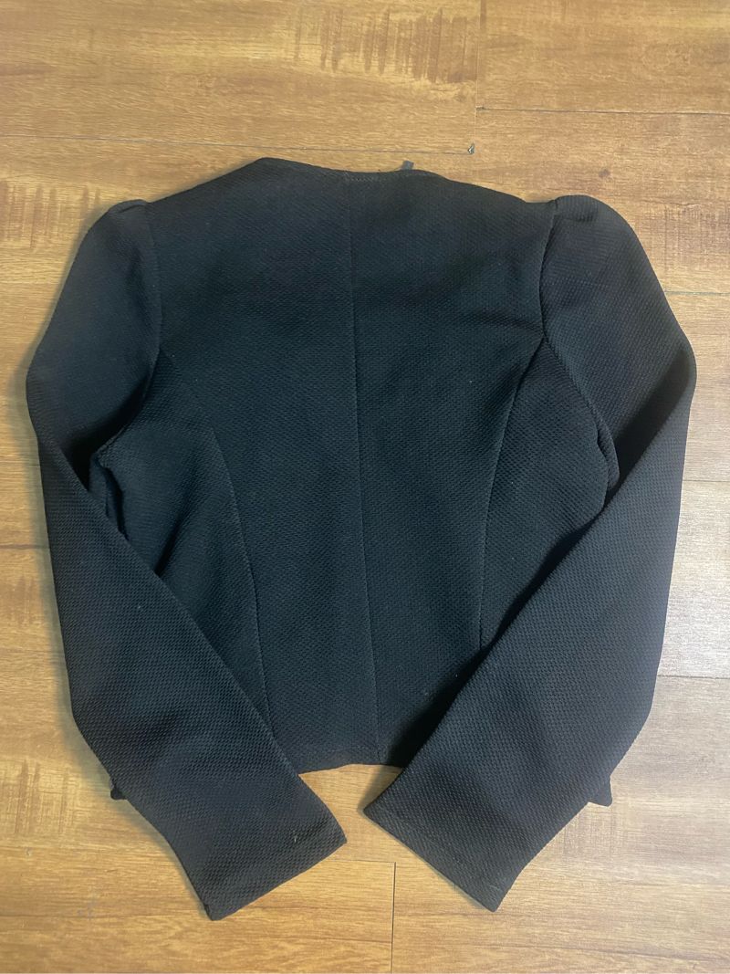 Blezer Hitam, foto 2