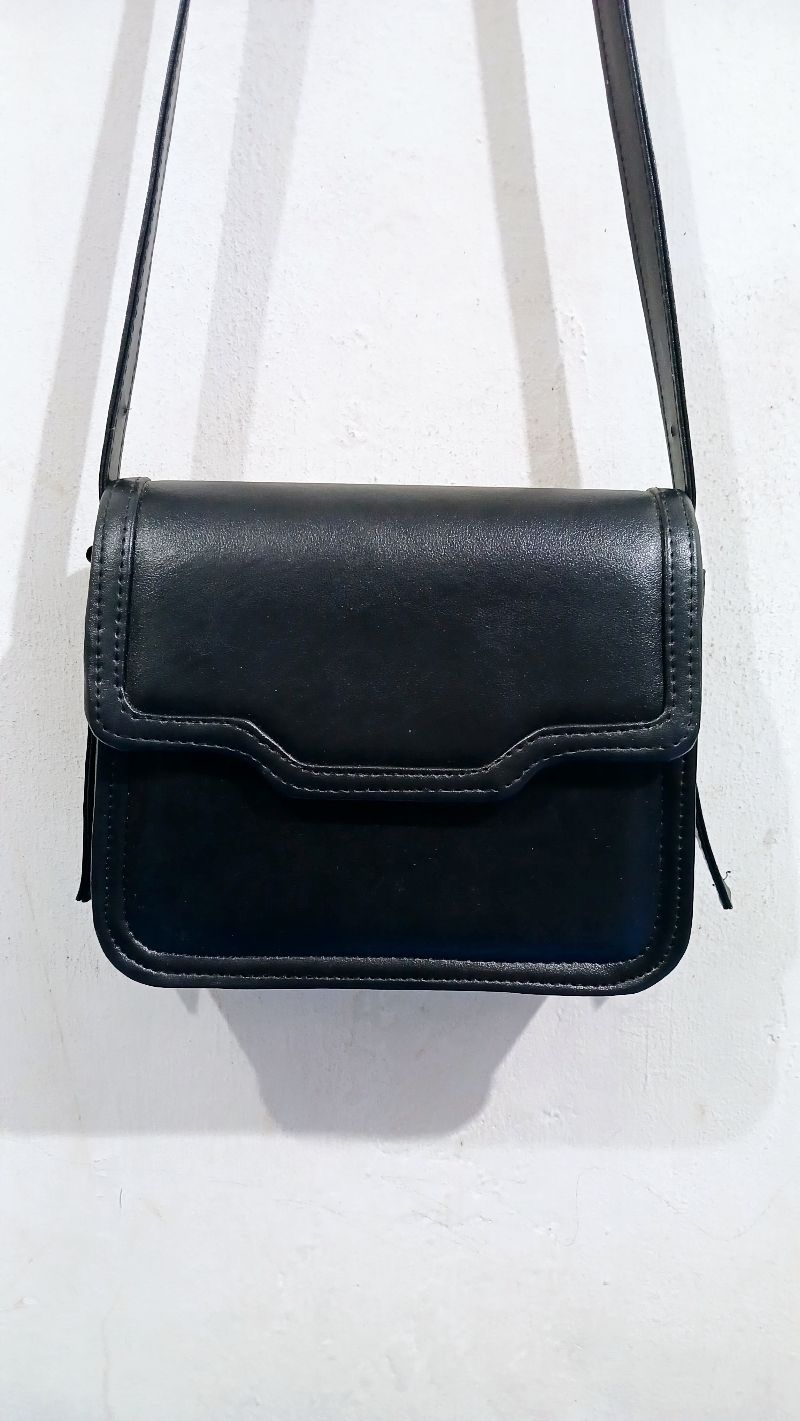 Sling Bag Hitam – Stylish & Minimalis, foto 2