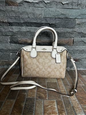Coach bennet mini hand/sling bag