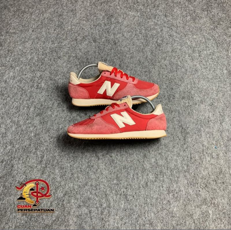 NEW BALANCE 220 RED Preloved