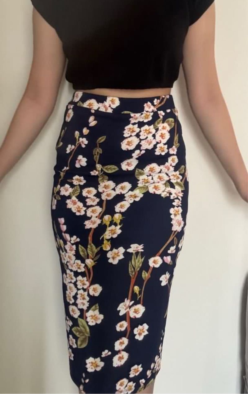 Floral Pencil Skirt with A Back Slit, foto 4