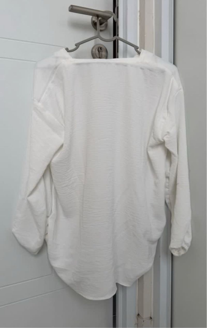 White loose blouse | Blouse putih lengan panjang, foto 3