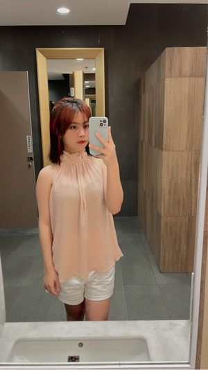 yang pink dari hnm dan yang putih bkk punya