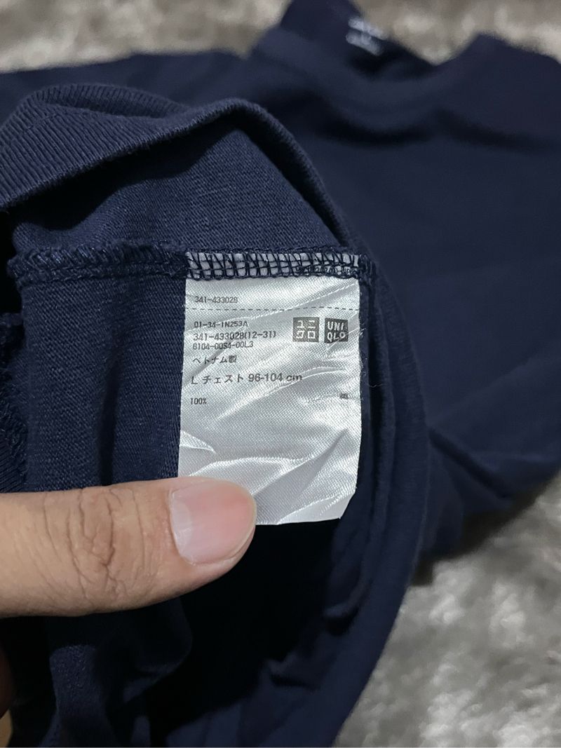 Uniqlo Basic U Bahan Cotton Tebal Navy (L), foto 3