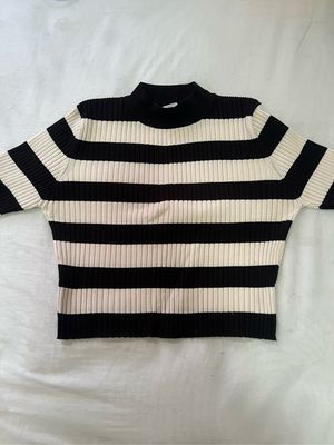 Bershka turtle neck knit crop!❤️