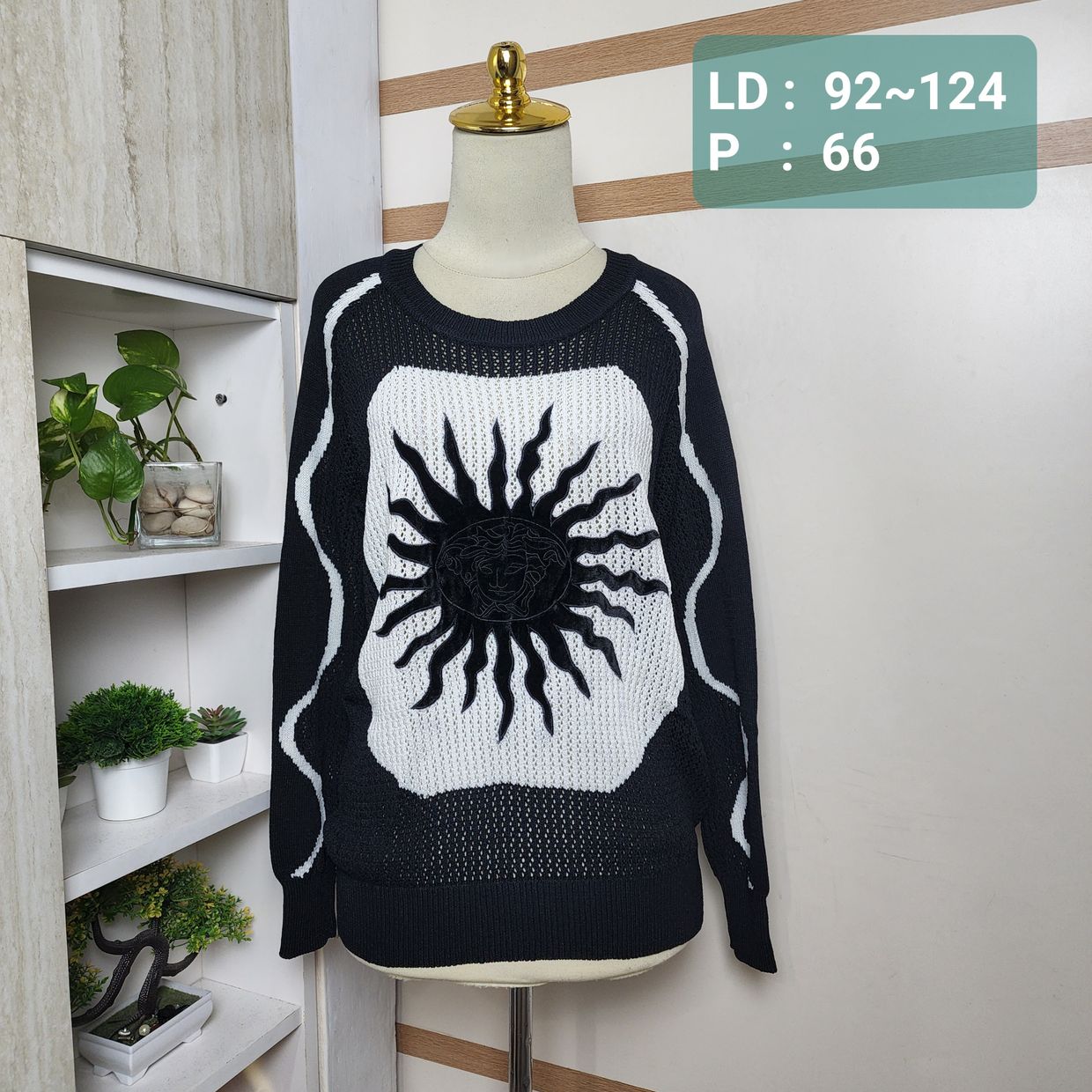 Casual Sweater Wanita white black