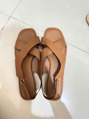 leather sandals from vincci