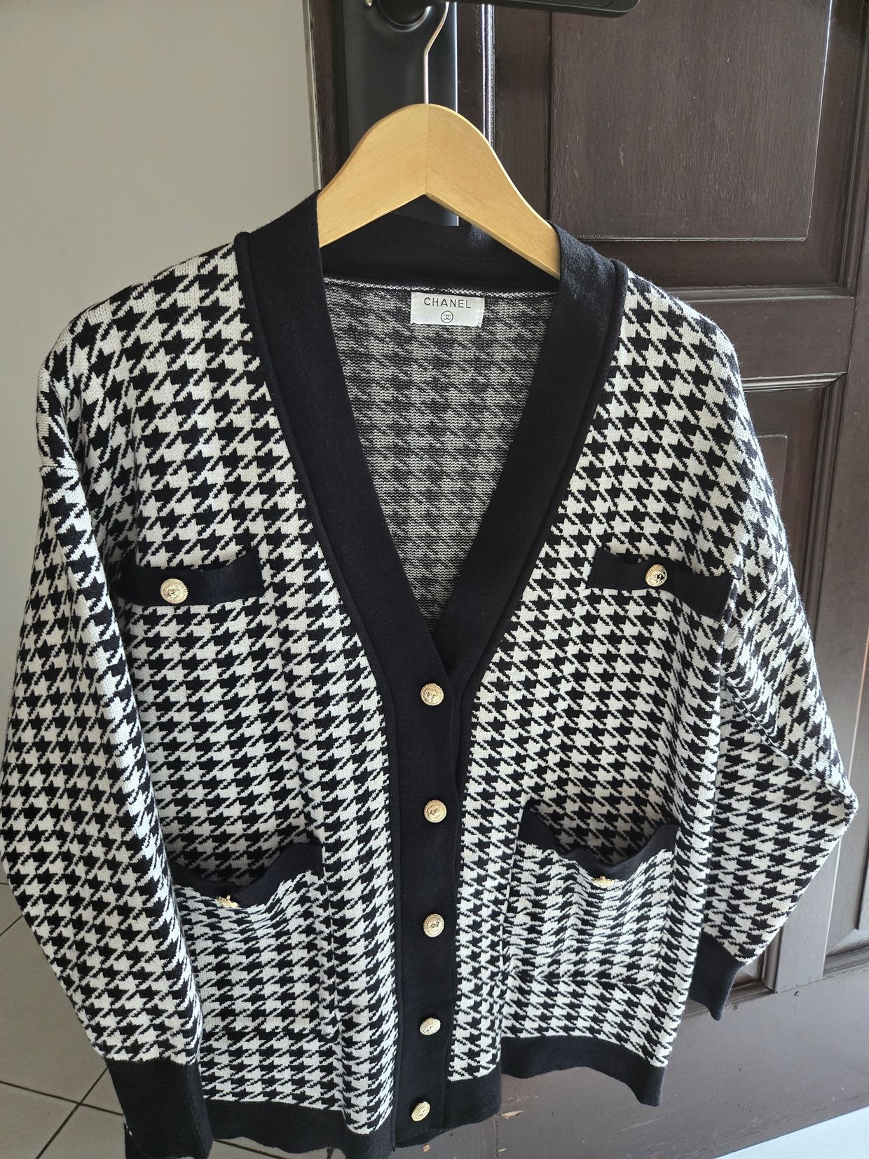 Chanel Luxury Casual Cardigan Wanita white black