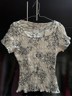 Baju casual spandex warna putih dengan motif bunga