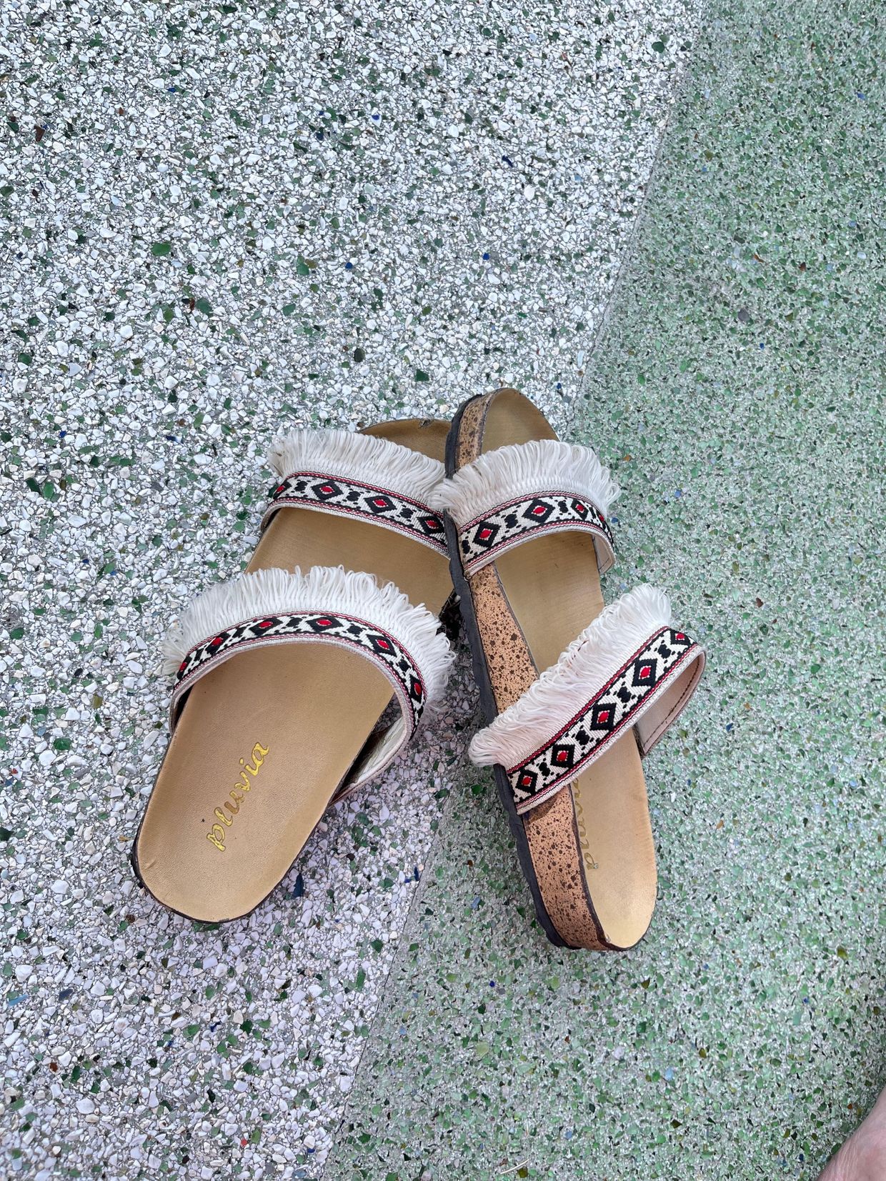 Minimalist Sandals & slide Wanita white tan
