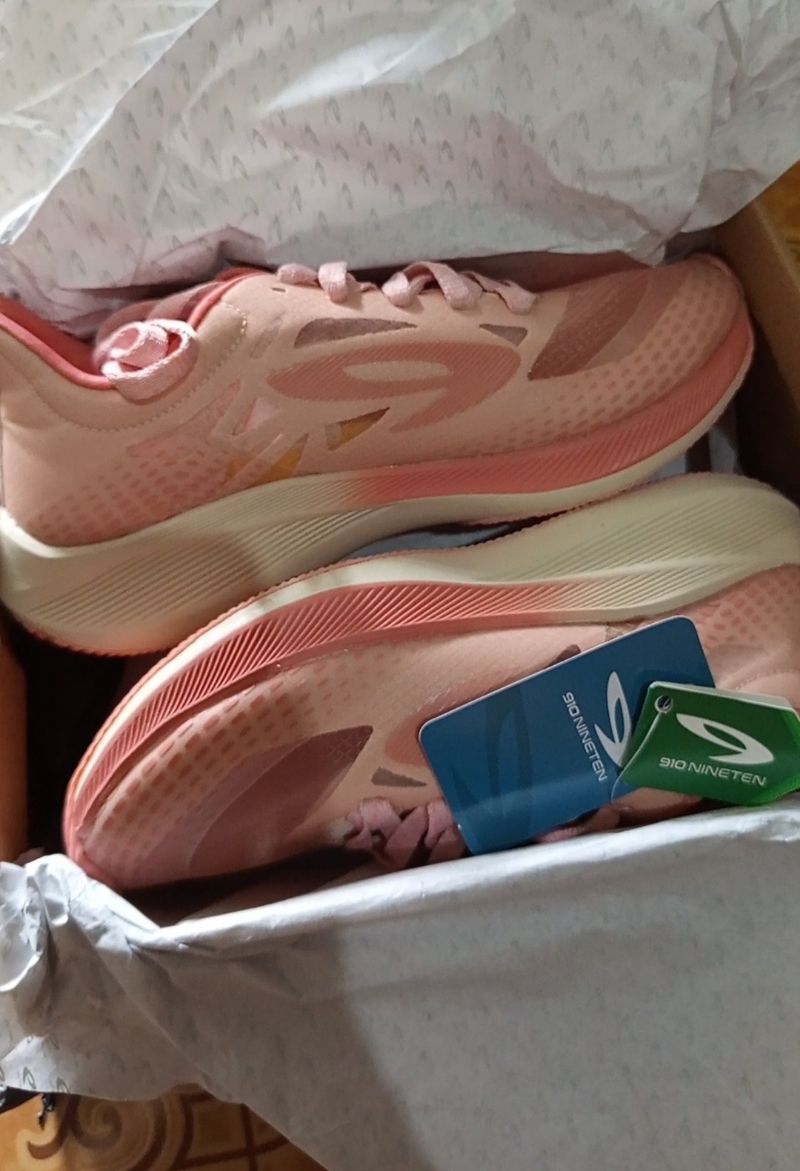 sepatu running nineteen, foto 2