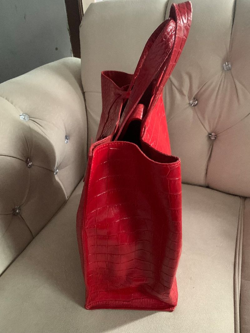 Tas Merah, foto 3