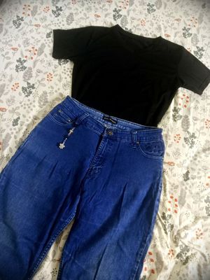 Setelan Zara Women jeans dan kaos hitam