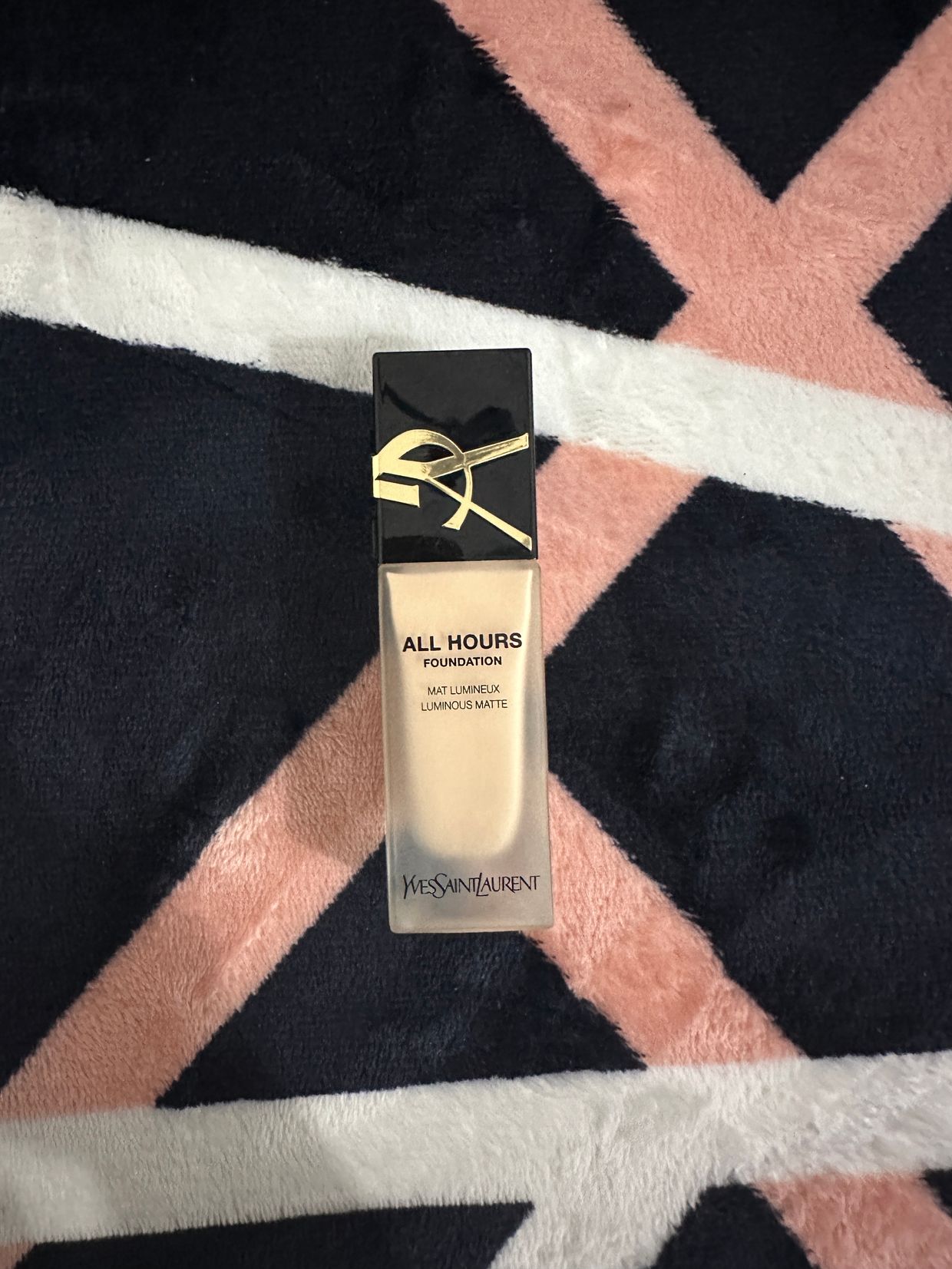 Yves Saint Laurent YSL Luxury Wanita cream