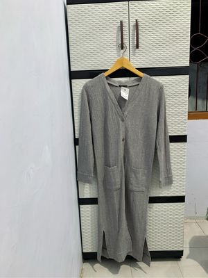 cardigan abu abu panjang
