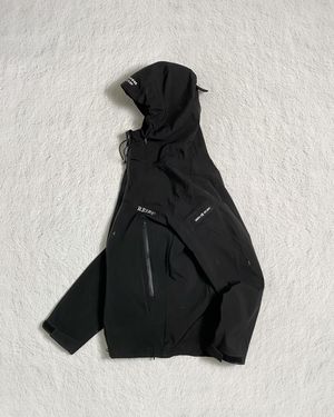 Gorpcore style burtle softshell jacket