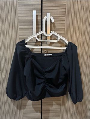 Croptop hitam