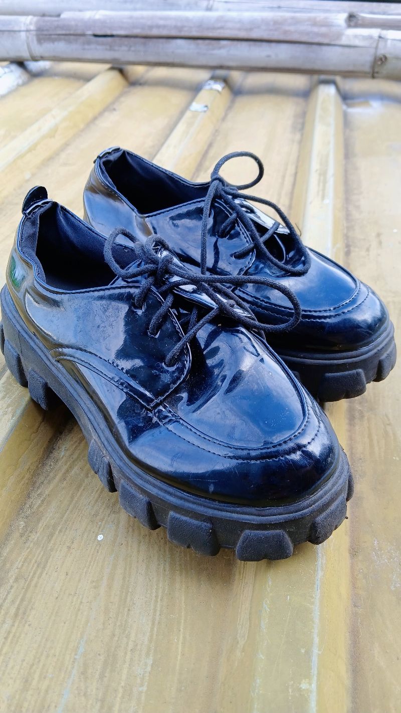 sepatu docmart, foto 2