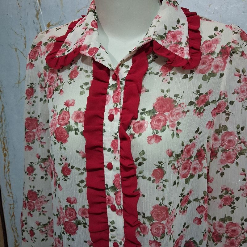 Kemeja sifon motif bunga merah, foto 2