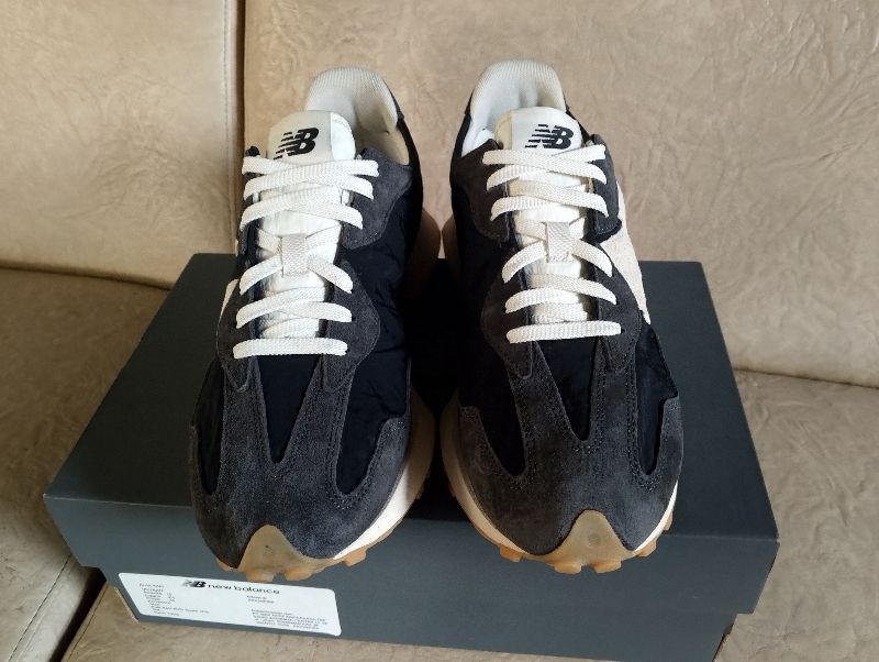New Balance 327 'Phantom Black', foto 2