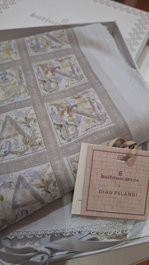 Buttonscarves Luxury Muslim Scarf Wanita white