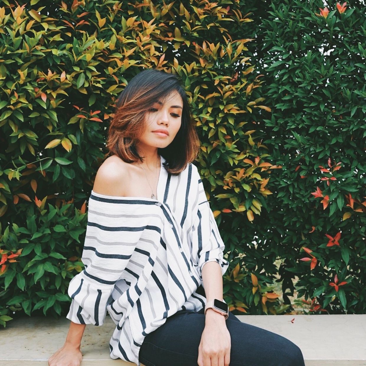 Minimalist Casual Shirt Wanita white black gray