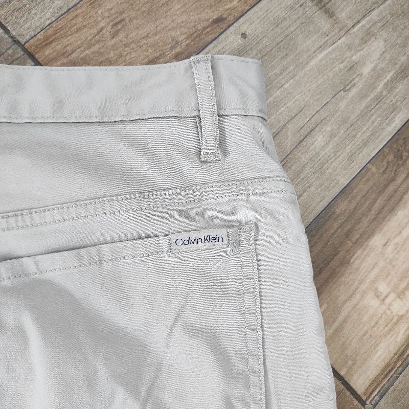 Calvin klein CK celana pendek pria size 35, foto 3