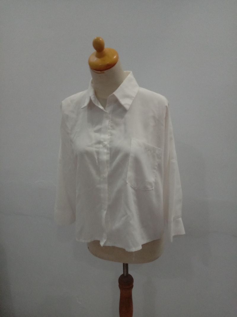 Kemeja Putih Crop Pendek Preloved, foto 3