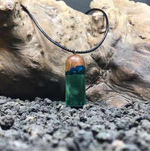 Kalung resin kayu Glow in the dark