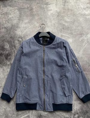 jaket parasit guess