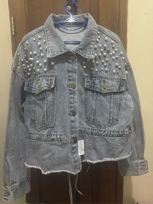 Jaket Jeans Wanita Crop dengan Mutiara dan tali di pinggang