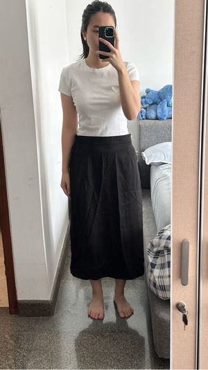 black skirt