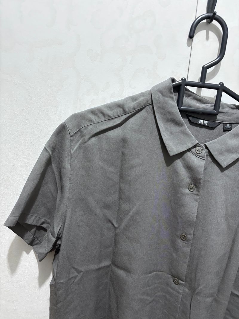 Kemeja Uniqlo, foto 2