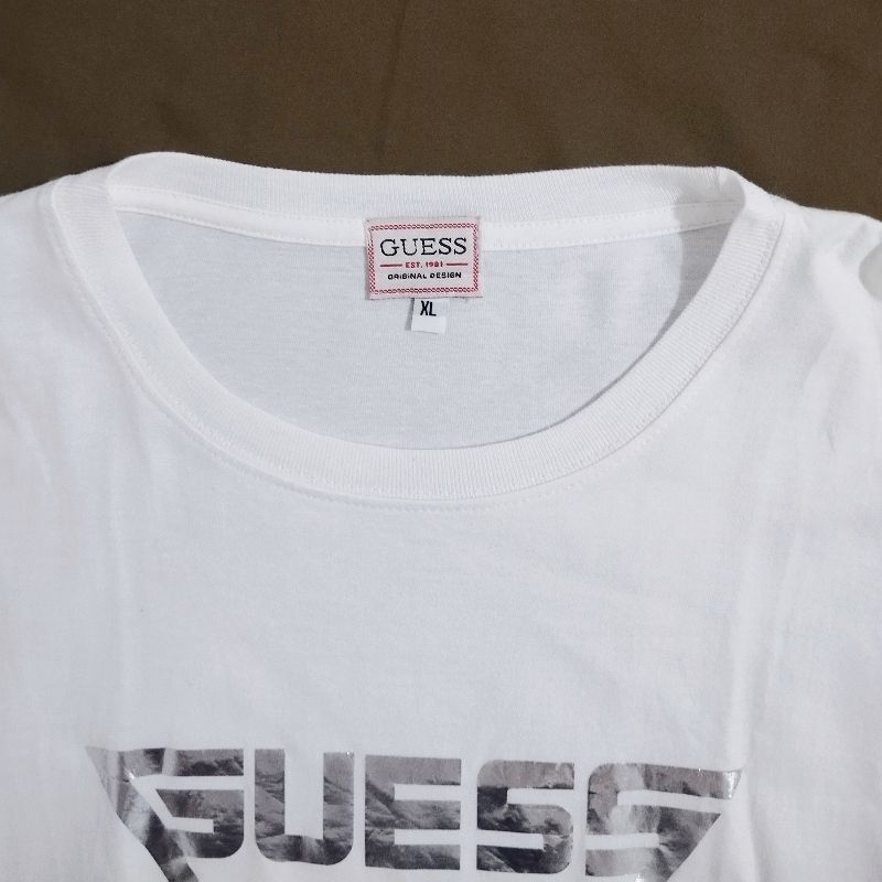 KAOS GUESS TRIANGLE TEE LIKE NEW, foto 3