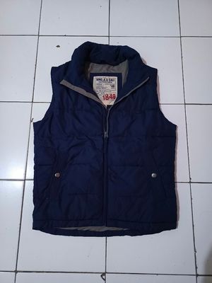 VEST WHO A U