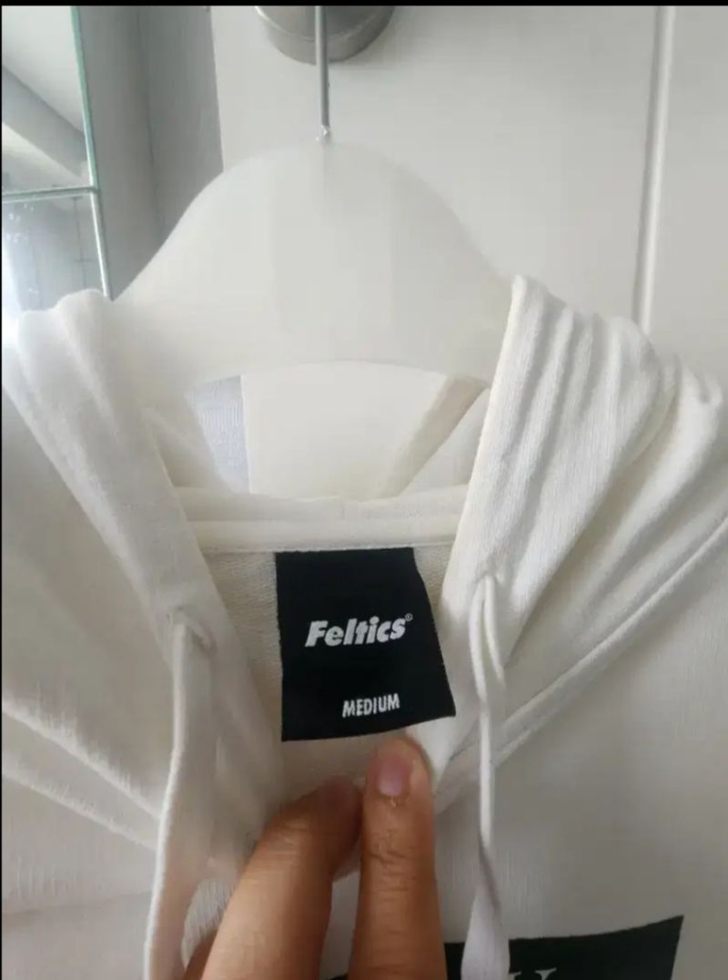 137.  HOODIE dari Feltics, foto 3