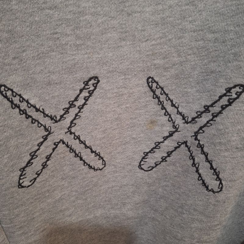 Crewneck Uniqlo X Kaws Grey, foto 3