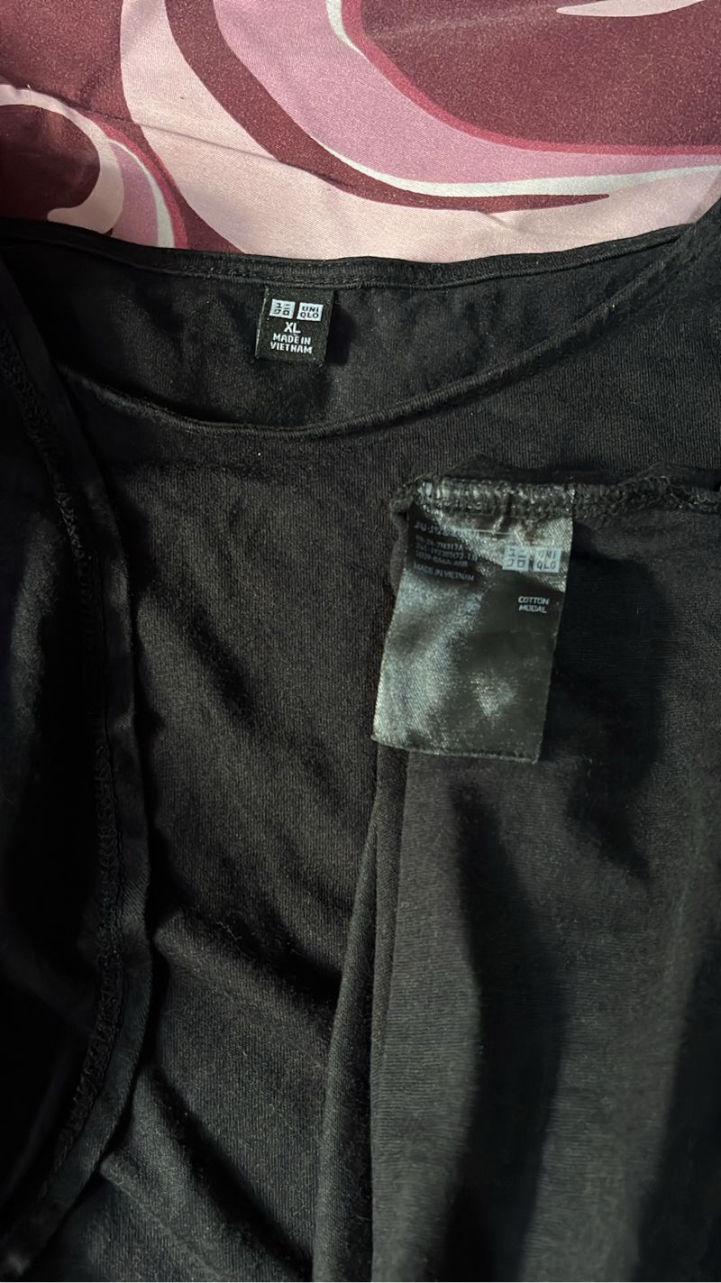Uniqlo kaos Preloved, foto 2