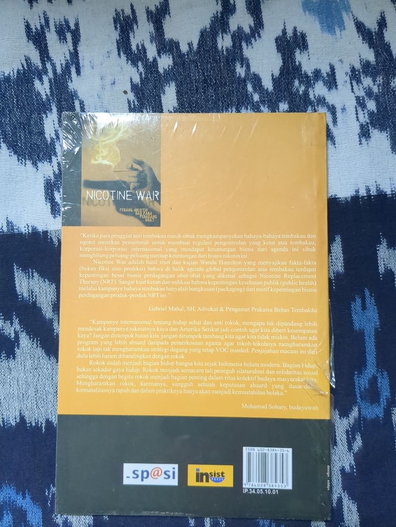 Buku Nicotine War - WandaHamilton, foto 2