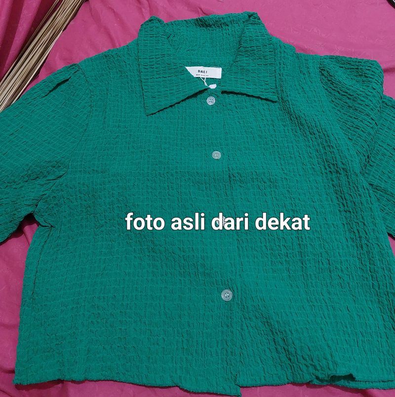 Kemeja crop hijau polos, foto 2