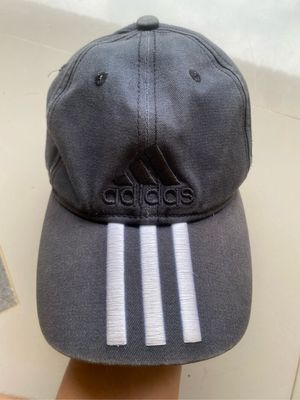 topi adidas black on black 3 stripes