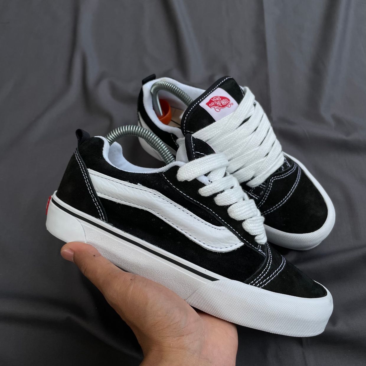 VANS Indie Casual Sneakers Wanita white black