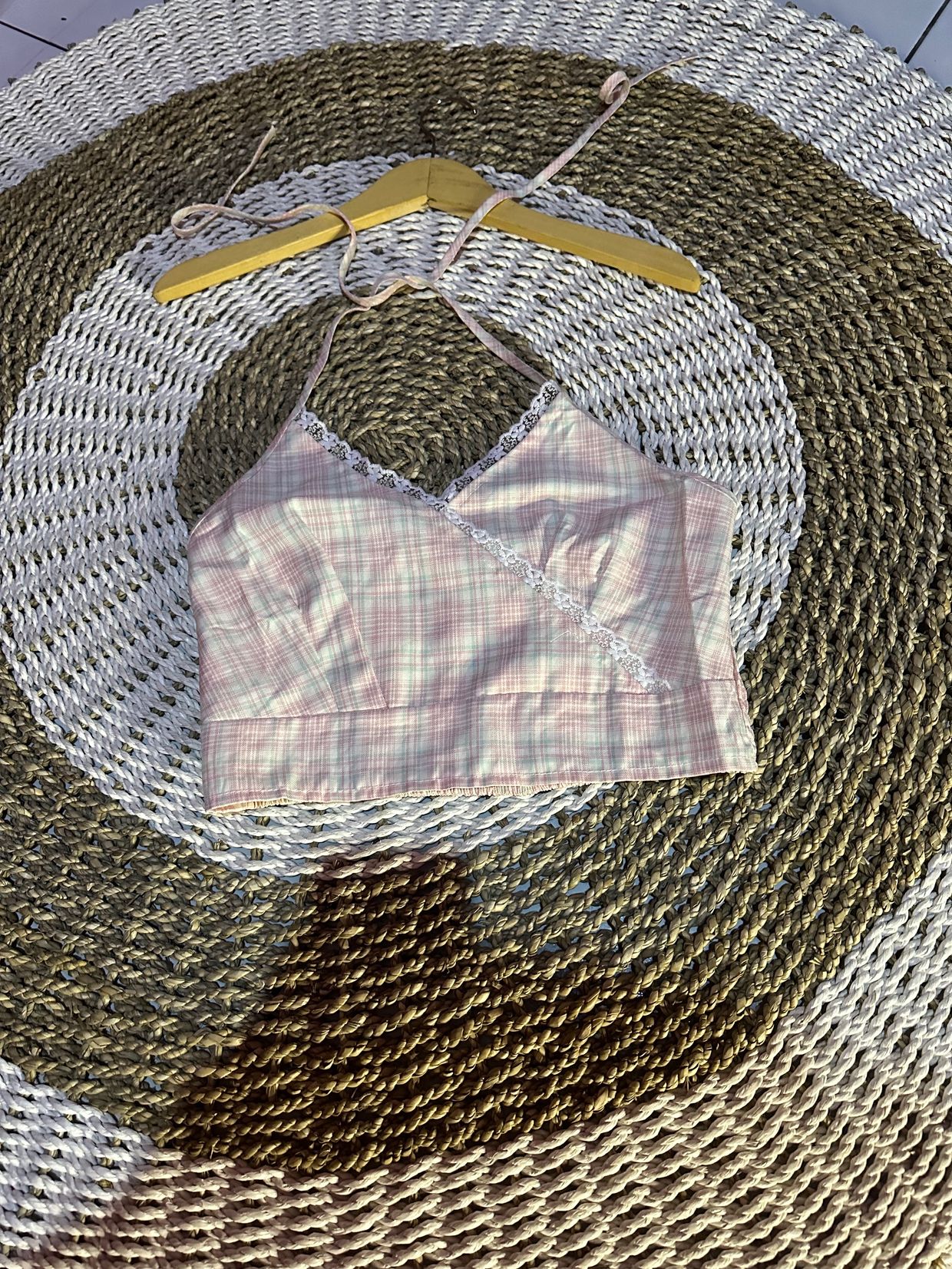 Casual Crop top Wanita white pink