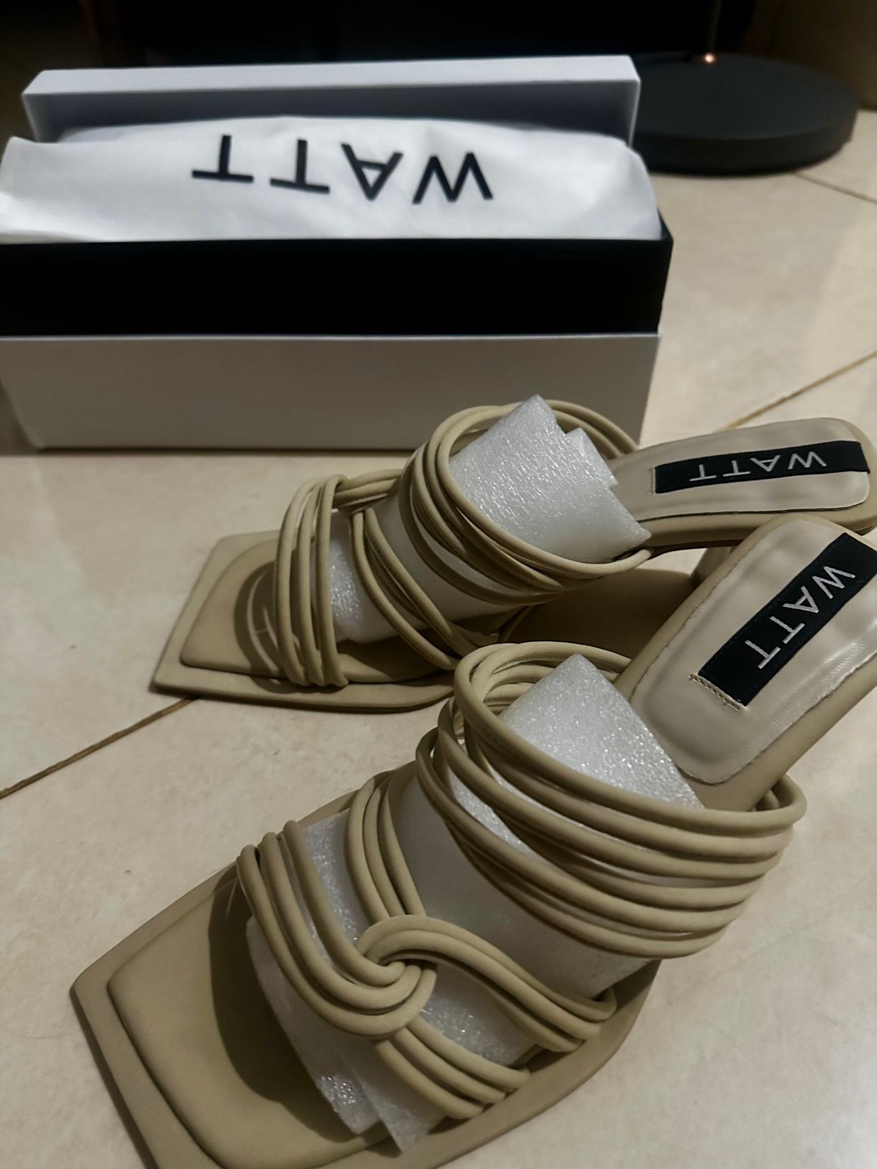 Minimalist Casual Heels Wanita tan