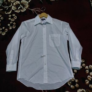 Kemeja putih
