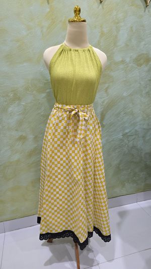 Preloved rok midi kuning renda hitam